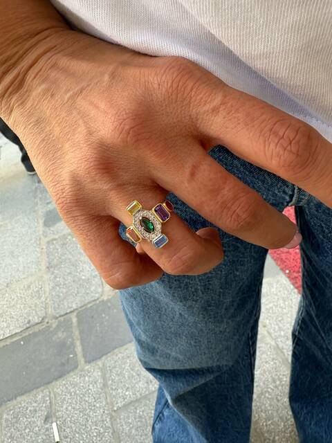 Colored Stone-set Gold Ring