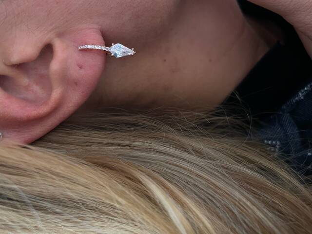 SİVRİ Baguette Stone-set Rose Earrings