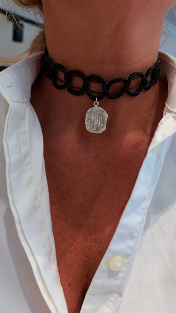  - SİYAH ÖRGÜ PİRİNÇ PLAKA CHOKER