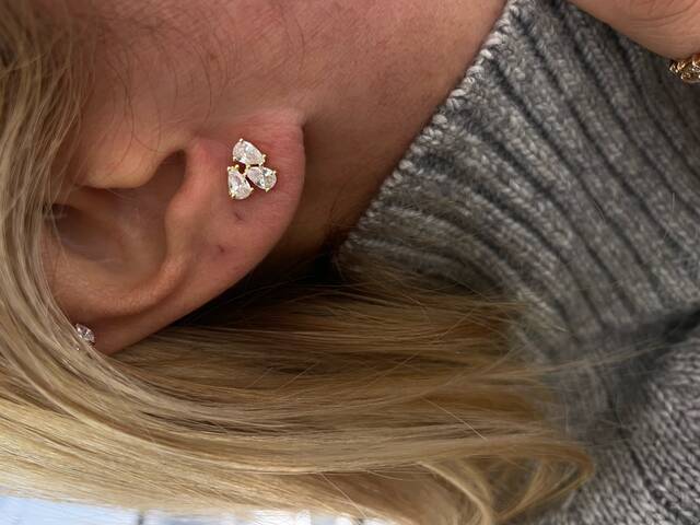 TRİA Drop Stone-set Gold Earrings
